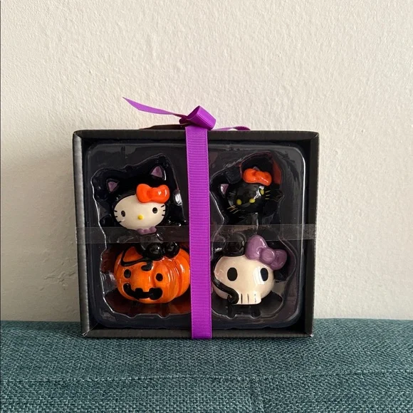 Hello Kitty Halloween Salt and Pepper Set - Picture 2 of 5